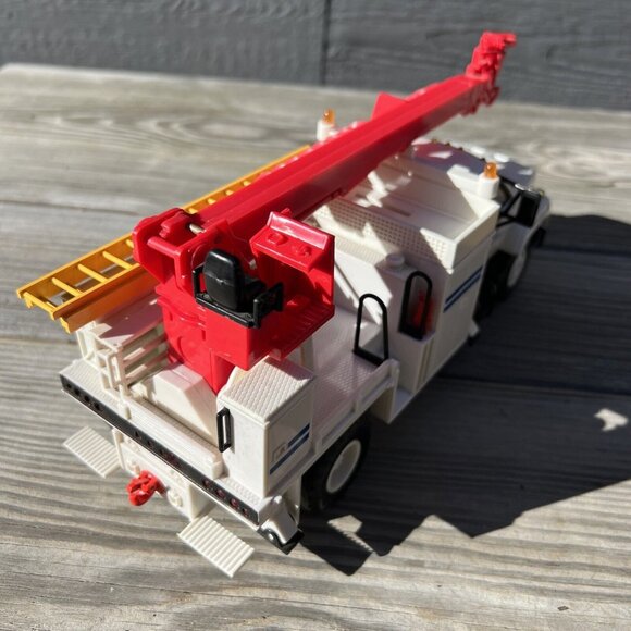 11" DG PRODUCTIONS -1996-2-1 Alliant Energy Pole Setter Auger Digger Truck - Picture 6 of 16